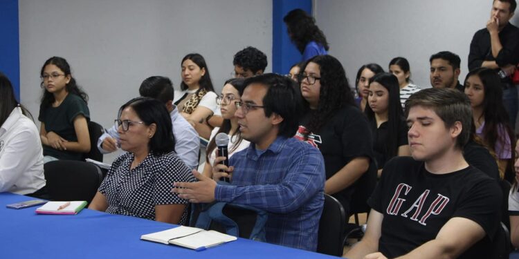 Capacita UAT en temas selectos de salud a docentes y estudiantes de Reynosa