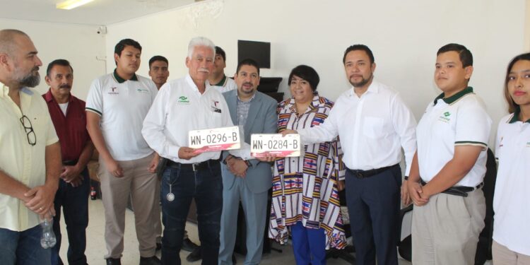 Recibe CONALEP Victoria donación de autobuses escolares