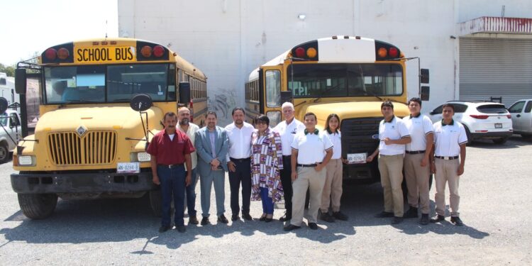 Recibe CONALEP Victoria donación de autobuses escolares