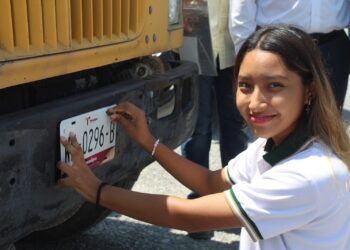 Recibe CONALEP Victoria donación de autobuses escolares