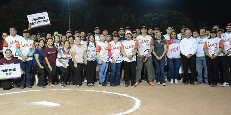 Inaugura el rector Dámaso Anaya el Torneo de softbol para Funcionarios, Maestros y Empleados de la UAT