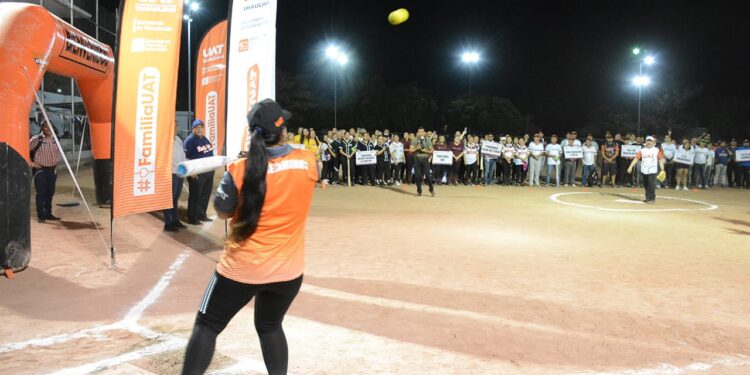 Inaugura el rector Dámaso Anaya el Torneo de softbol para Funcionarios, Maestros y Empleados de la UAT