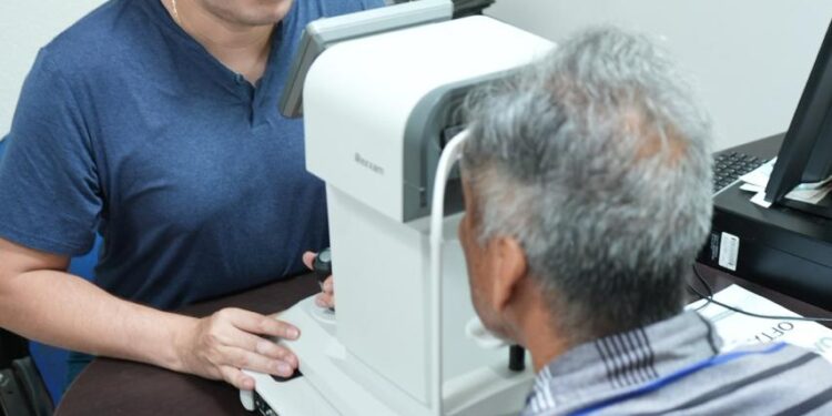 Ofrece la UAT atención de la salud visual para adultos mayores