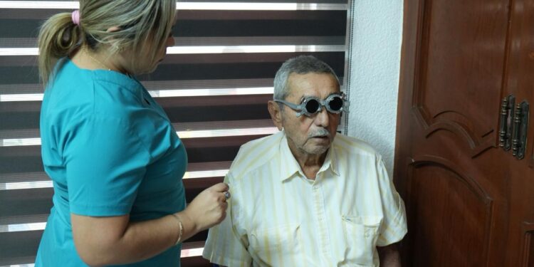 Ofrece la UAT atención de la salud visual para adultos mayores