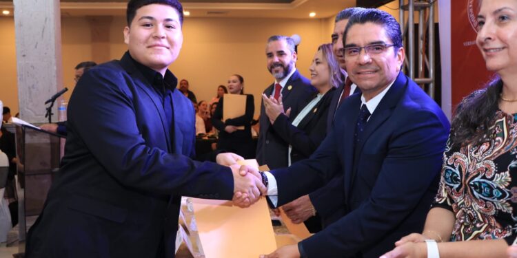 Gradúa la UAT a 270 egresados del bachillerato en Valle Hermoso