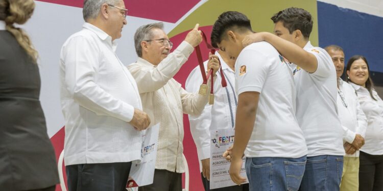 Premian a ganadores de la Feria Estatal de Ciencia e Ingenierías Tamaulipas 2024