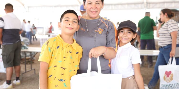 Beneficia Tianguis del Bienestar a más de 3 mil 400 familias de Padilla con acciones del Gobierno Federal, Estatal y el DIF Tamaulipas