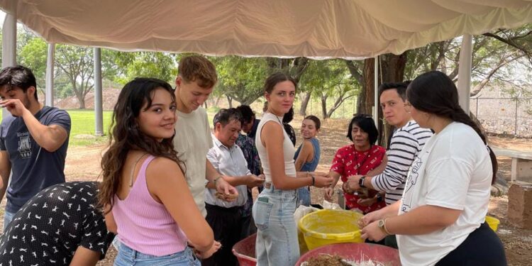 Científica de la UAT imparte taller internacional sobre construcción con tierra