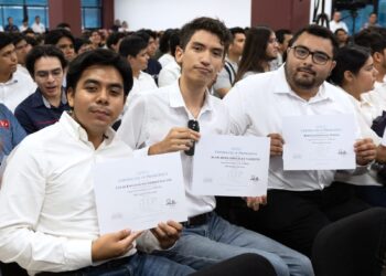 Certifican a estudiantes de la Universidad Tecnológica de Altamira en el idioma inglés