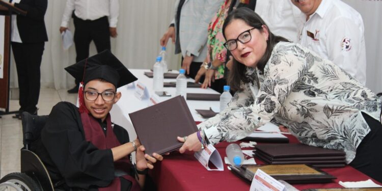 Entrega Colegio de Bachilleres de Tamaulipas de Mante a técnicos especialistas