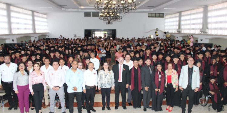 Entrega Colegio de Bachilleres de Tamaulipas de Mante a técnicos especialistas
