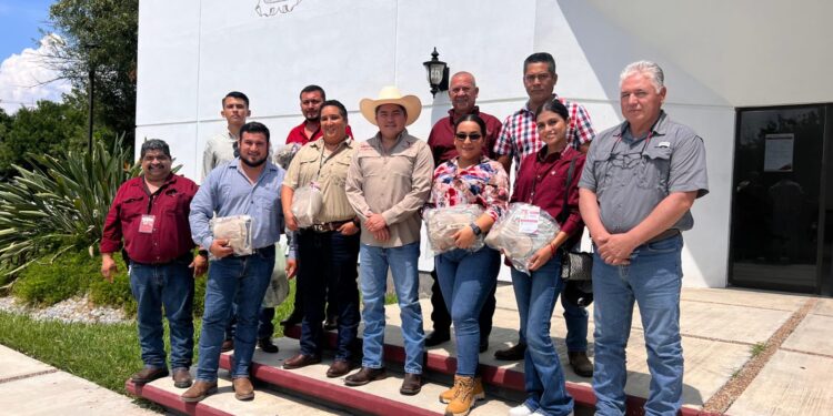 Equipa Gobierno del Estado a personal de inspección y movilización