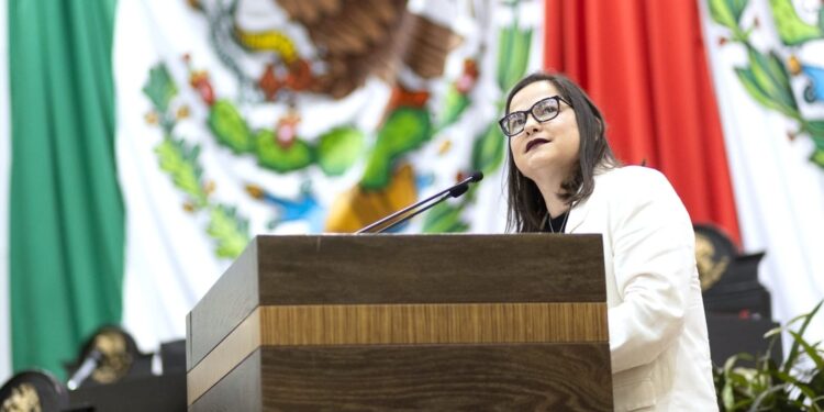 Viven estudiantes experiencia democrática, son diputados por un día