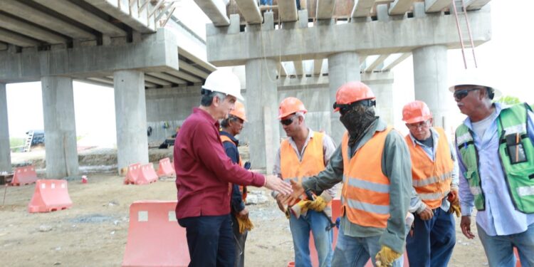 Supervisa Américo avances del Puente de la Esperanza y del nuevo hospital del ISSSTE