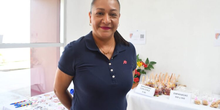 Contribuye SSPT a la reinserción social de mujeres privadas de la libertad mediante venta de productos que elaboran