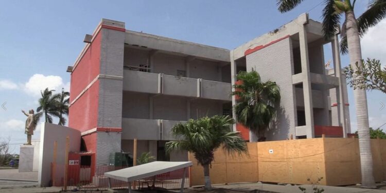 Impulsa Dámaso Anaya infraestructura y equipamiento de la UAT