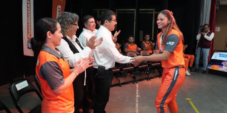 Reconoce la UAT a estudiantes destacados