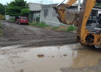 Realiza municipio labores de desazolve y limpieza de predio