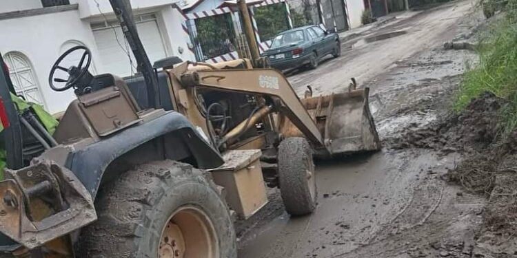 Realiza municipio labores de desazolve y limpieza de predio