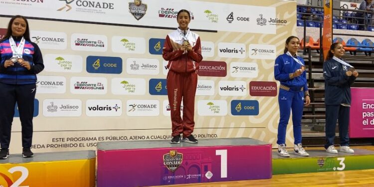 Laura Melisa, karateca de la UAT, es campeona nacional