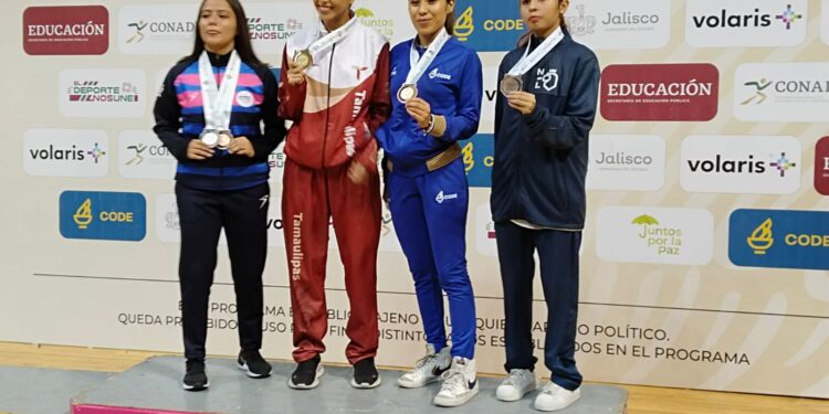 Laura Melisa, karateca de la UAT, es campeona nacional