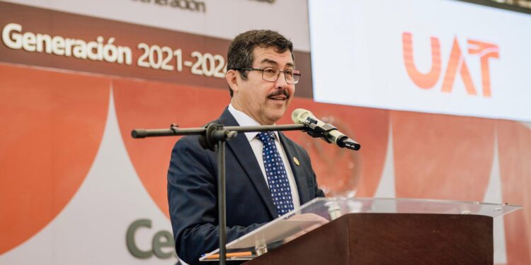 Egresan 310 estudiantes del bachillerato de la UAT en Ciudad Mante