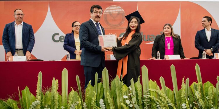 Egresan 310 estudiantes del bachillerato de la UAT en Ciudad Mante