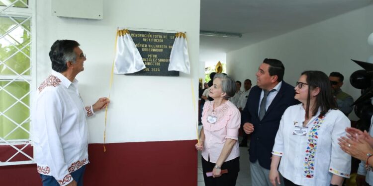 Apadrinan Américo y María a estudiantes de Xicoténcatl; presupuesto sin límites para becas