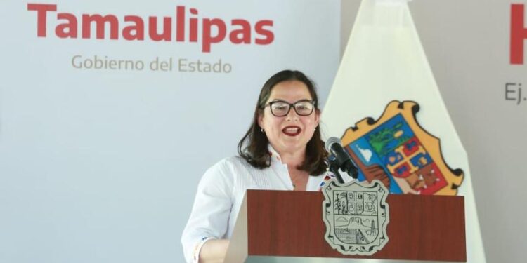 Apadrinan Américo y María a estudiantes de Xicoténcatl; presupuesto sin límites para becas