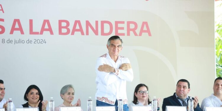 Apadrinan Américo y María a estudiantes de Xicoténcatl; presupuesto sin límites para becas