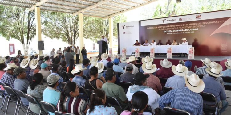 Reciben productores de Palmillas semilla de maíz