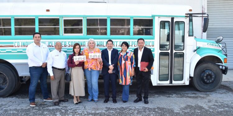 Dona Secretaría de Finanzas autobús escolar al ITACE