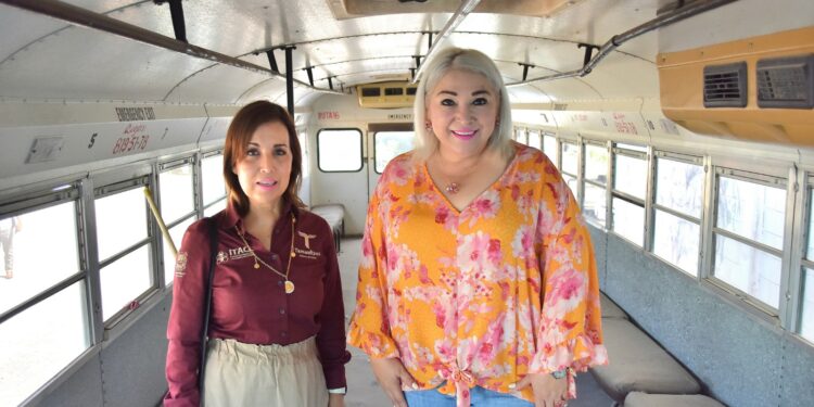 Dona Secretaría de Finanzas autobús escolar al ITACE