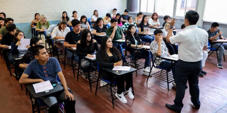 Concluye la UAT aplicación del examen CENEVAL de ingreso a licenciatura