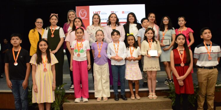 Reconoce el CEINA-UAT a estudiantes de excelencia