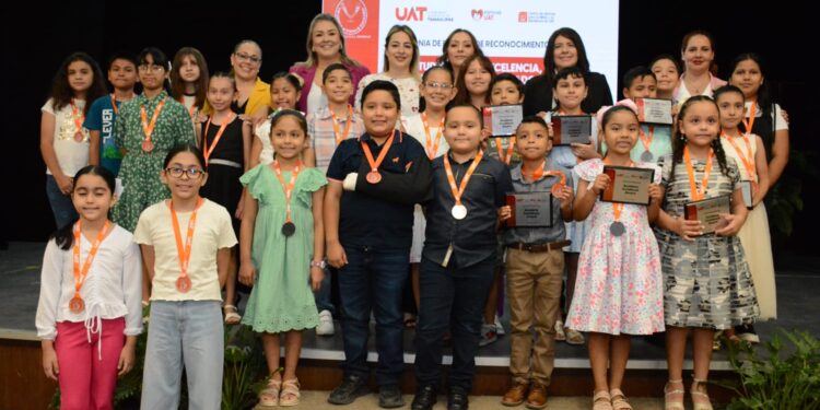 Reconoce el CEINA-UAT a estudiantes de excelencia