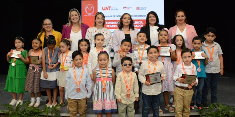 Reconoce el CEINA-UAT a estudiantes de excelencia