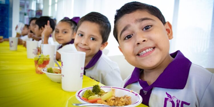 Reciben alumnos de nivel básico dotaciones alimenticias del DIF Tamaulipas durante las vacaciones