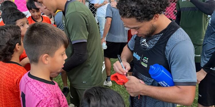 Convive Club Correcaminos con niños futbolistas de Ciudad Victoria