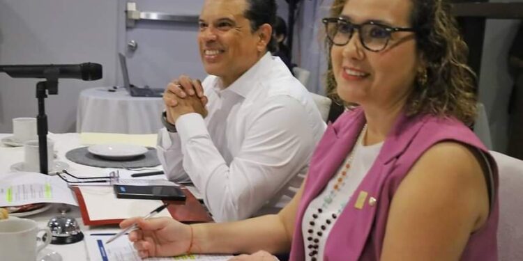 Reunión de trabajo entre alcalde de Victoria y Canaco