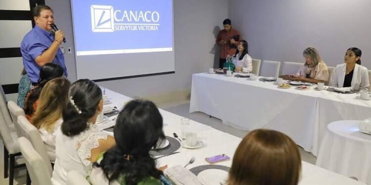 Reunión de trabajo entre alcalde de Victoria y Canaco