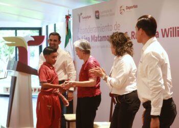 Abandera María de Villarreal a equipo matamorense que representará a México en el Mundial de Béisbol Infantil