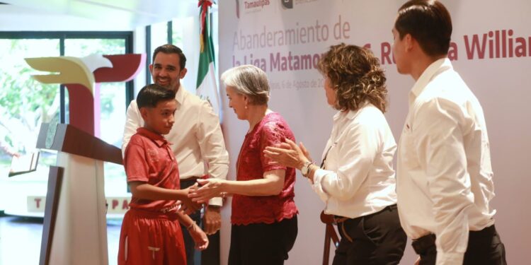 Abandera María de Villarreal a equipo matamorense que representará a México en el Mundial de Béisbol Infantil