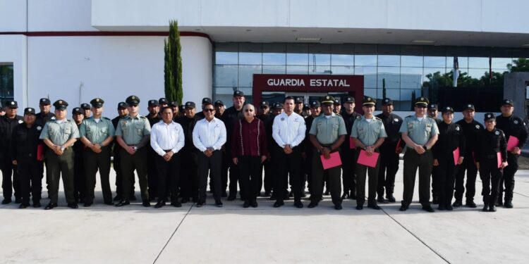 Entrega SSPT constancias a egresados del Curso de Análisis y Procesamiento del Lugar de los Hechos