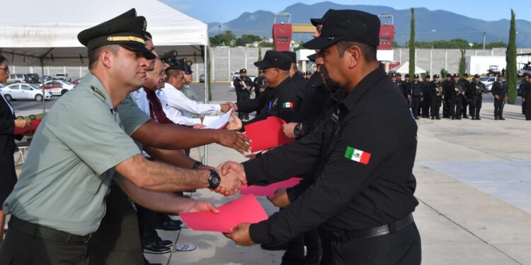 Entrega SSPT constancias a egresados del Curso de Análisis y Procesamiento del Lugar de los Hechos