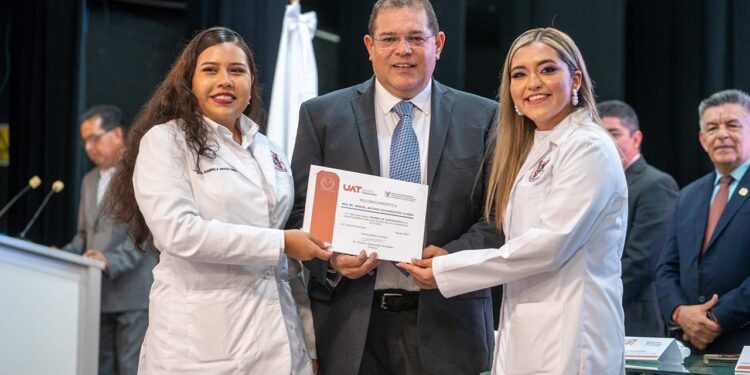 Gradúa la UAT nuevos profesionales de medicina veterinaria