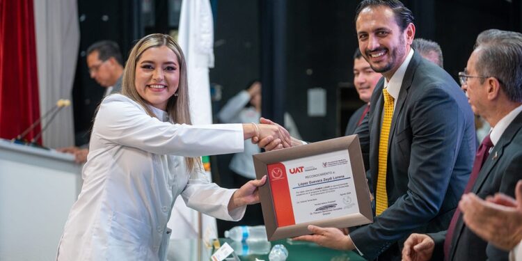 Gradúa la UAT nuevos profesionales de medicina veterinaria