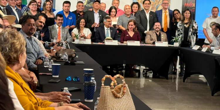 Sostiene Américo encuentro con migrantes tamaulipecos en Houston