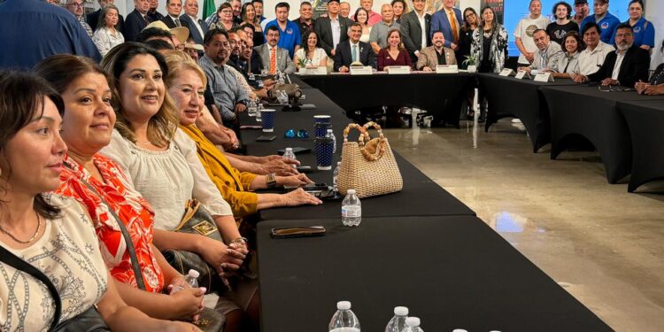 Sostiene Américo encuentro con migrantes tamaulipecos en Houston