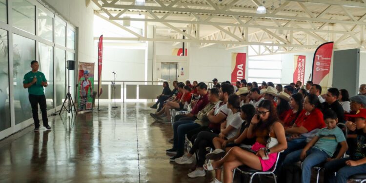 El olímpico Edson Ramírez realiza charla de motivación a atletas tamaulipecos
